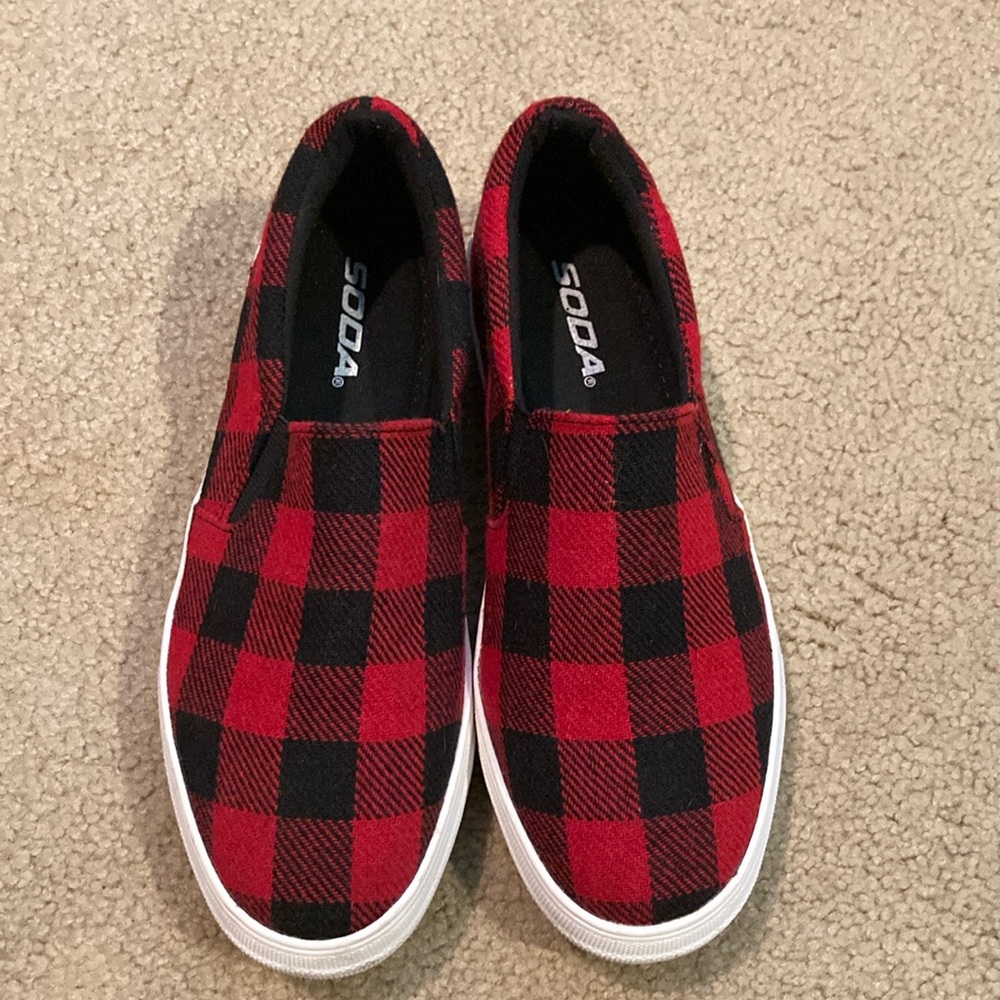 Soda red & black shoes size 7.5